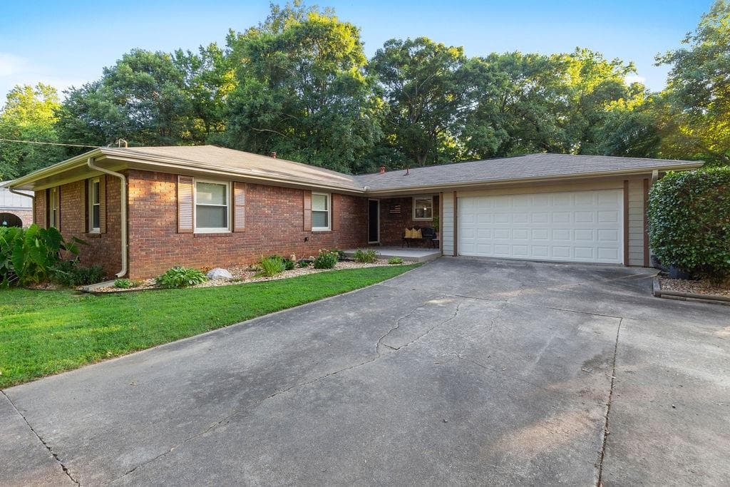 4 bedroom, 3 bathroom, 4,000 sq ft single family residence sold at 6361 Joanna Street, Lithia Springs, GA 30122