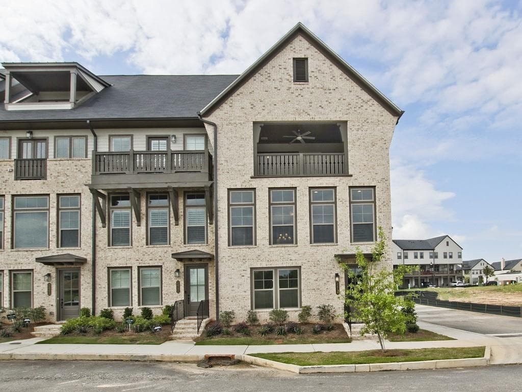 3 bedroom, 4 bathroom, 2,948 sq ft townhouse sold at 2451 Figaro Drive 197, Atlanta, GA 30339