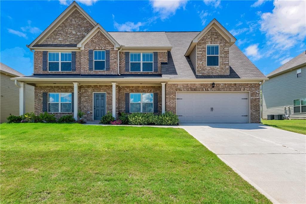 5 bedroom, 3 bathroom, 2,992 sq ft single family residence sold at 10890 Southwood Drive, Hampton, GA 30228