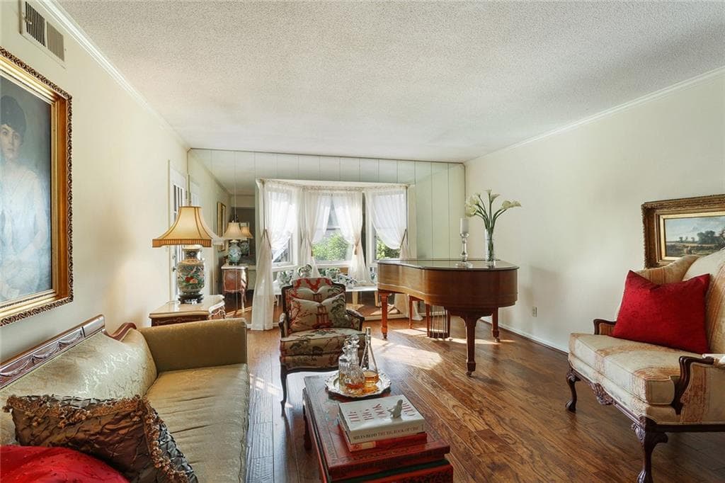3 bedroom, 2 bathroom, 1,628 sq ft condominium sold at 6851 Roswell Road D22, Sandy Springs, GA 30328