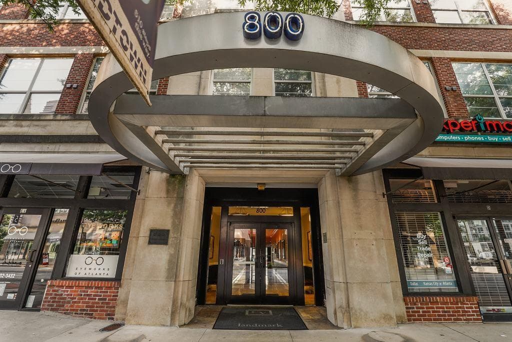 2 bedroom, 2 bathroom, 1,072 sq ft condominium sold at 800 Peachtree Street 8204, Atlanta, GA 30308