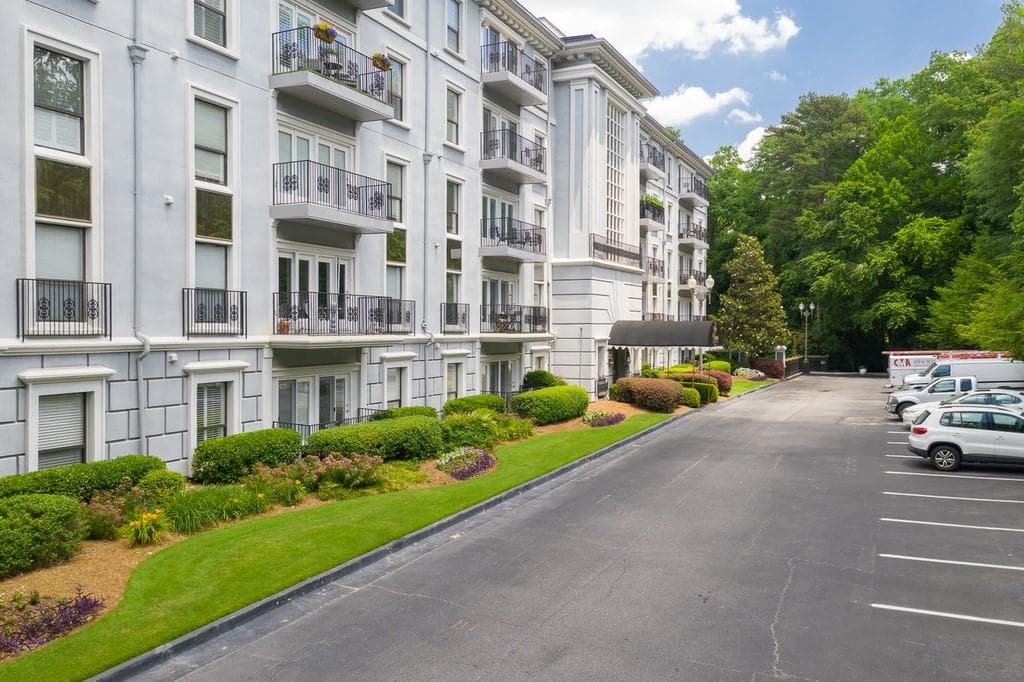 1 bedroom, 1 bathroom, 831 sq ft condominium sold at 3201 LENOX Road 49, Atlanta, GA 30324