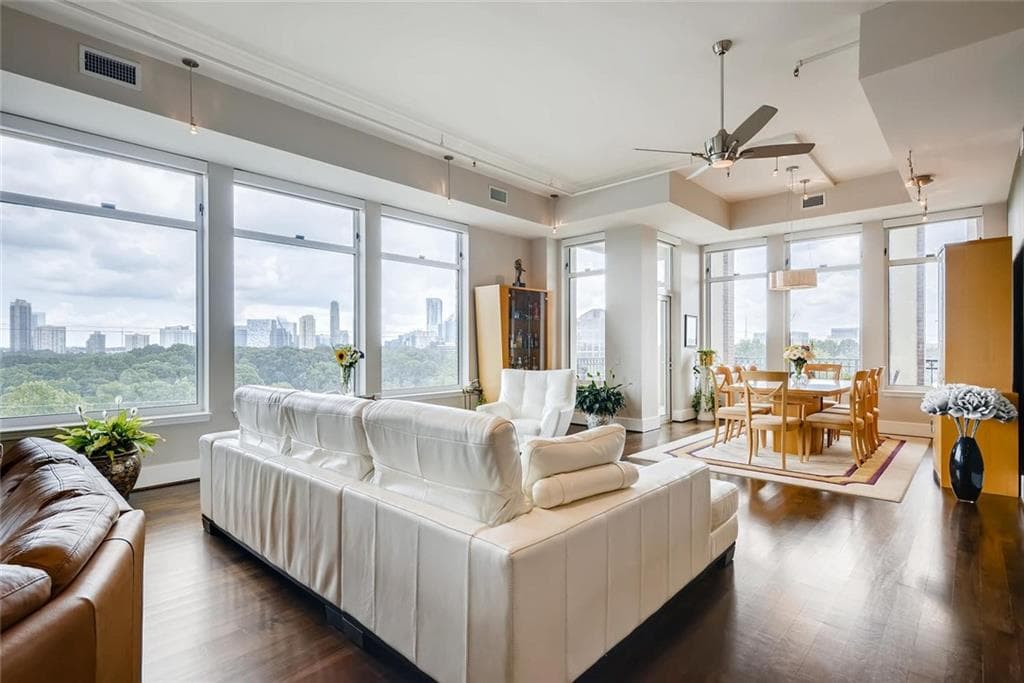 3 bedroom, 3 bathroom, 2,908 sq ft condominium sold at 3820 Roswell Road 801, Atlanta, GA 30342