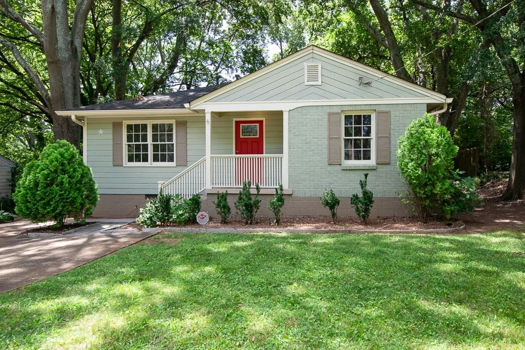 3 bedroom, 1 bathroom, 1,000 sq ft single family residence sold at 2080 SETTLE Circle, Atlanta, GA 30316