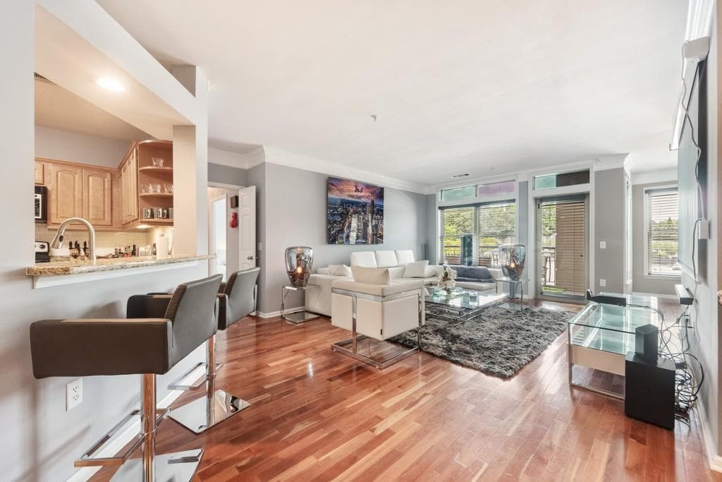 2 bedroom, 2 bathroom, 1,804 sq ft condominium sold at 3334 Peachtree Road 108, Atlanta, GA 30326