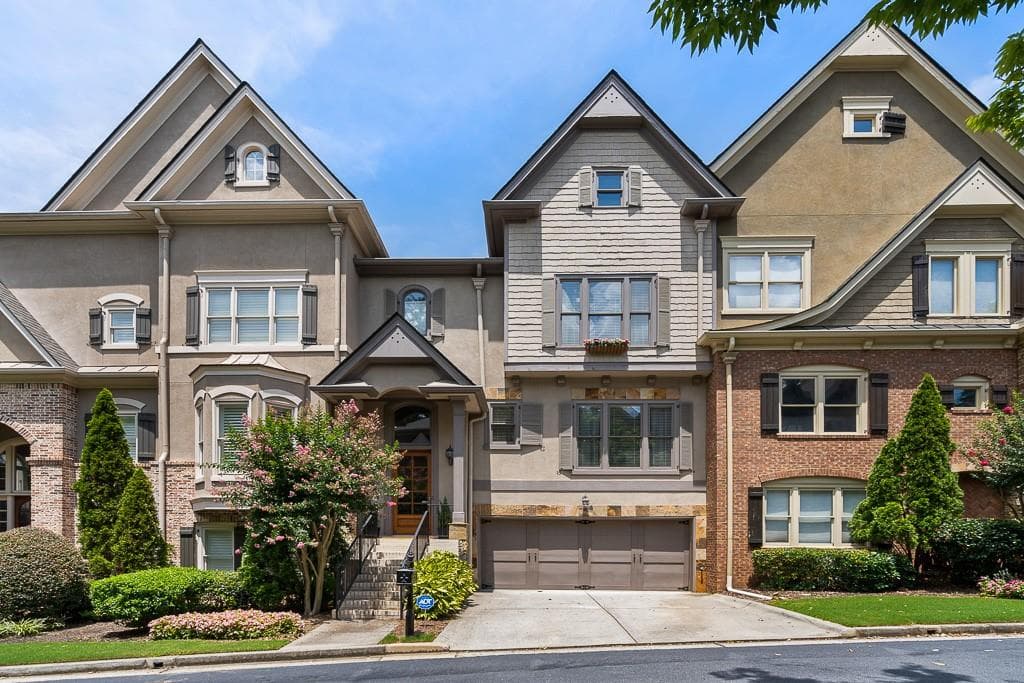4 bedroom, 4 bathroom, 2,884 sq ft townhouse sold at 1913 Saxon Valley Circle, Brookhaven, GA 30319