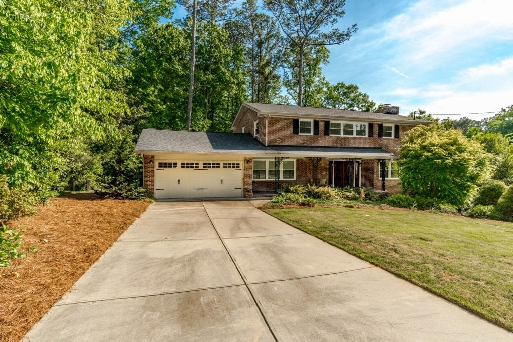 3 bedroom, 3 bathroom, 2,482 sq ft single family residence sold at 2463 Williamswood Court, Decatur, GA 30033