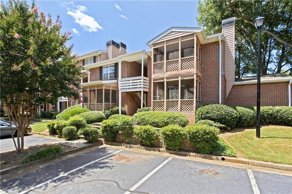 3 bedroom, 2 bathroom, 1,311 sq ft condominium sold at 270 Quail Run 270, Roswell, GA 30076