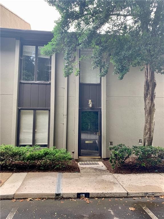2 bedroom, 3 bathroom, 1,798 sq ft townhouse sold at 17 Ivy Trail, Atlanta, GA 30342