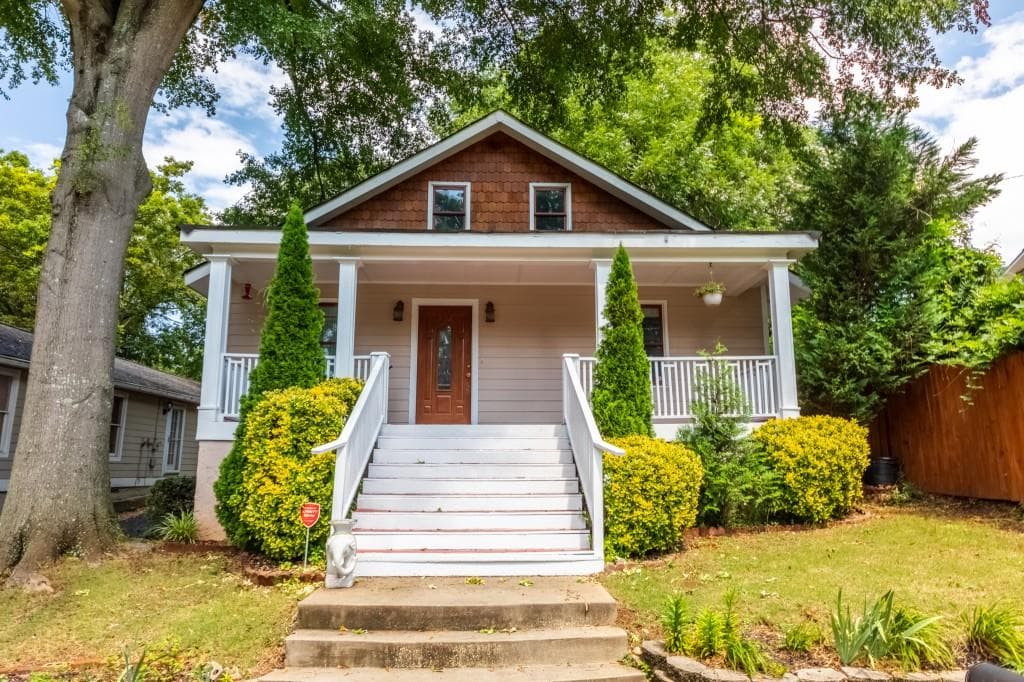 3 bedroom, 2 bathroom, 1,189 sq ft single family residence sold at 496 Pasley Avenue, Atlanta, GA 30316