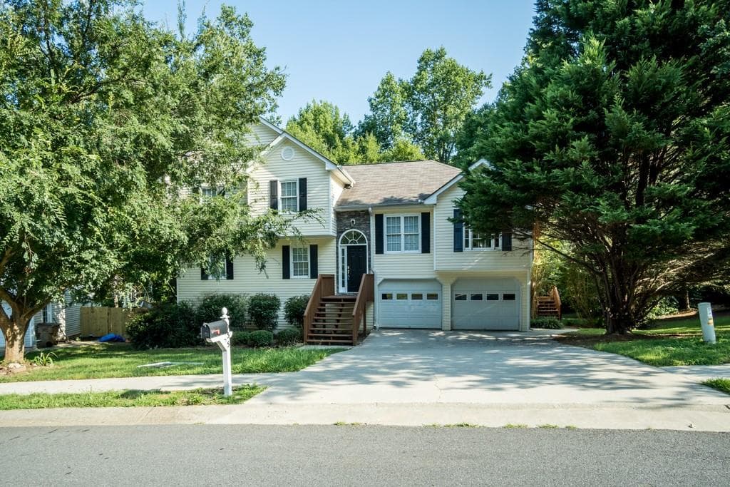 4 bedroom, 3 bathroom, 2,792 sq ft single family residence sold at 955 Taylors Farm Court, Canton, GA 30115