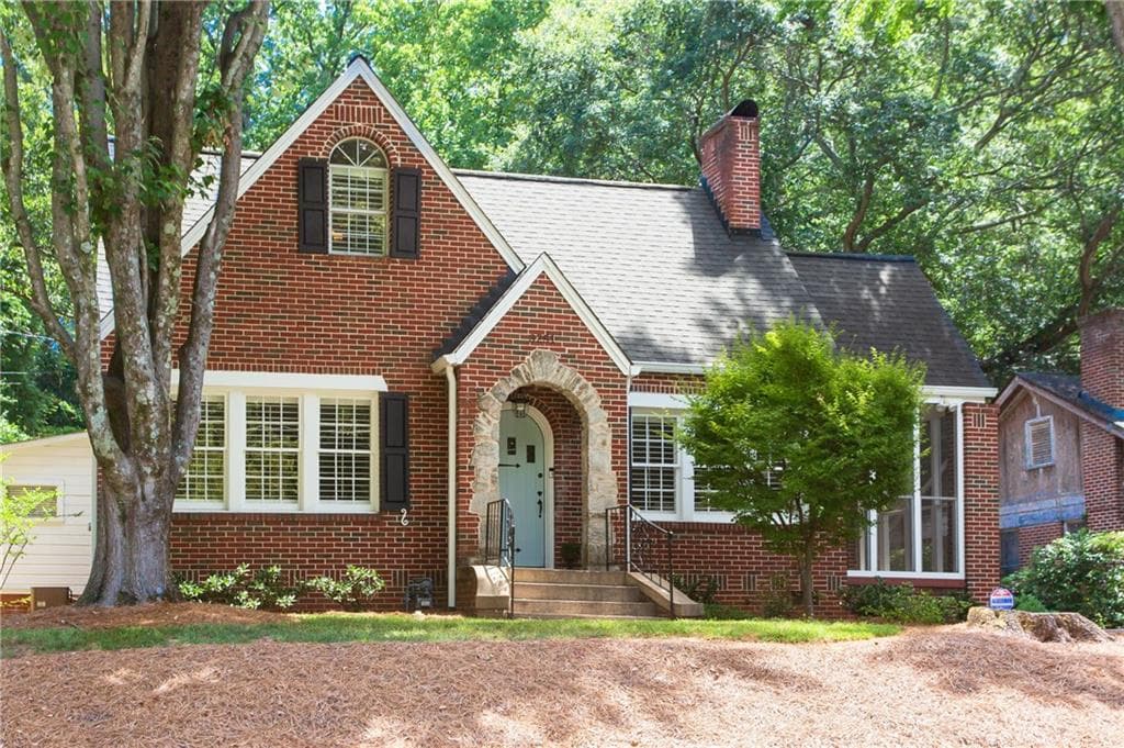 4 bedroom, 3 bathroom, 2,733 sq ft single family residence sold at 3251 W Shadowlawn Avenue, Atlanta, GA 30305