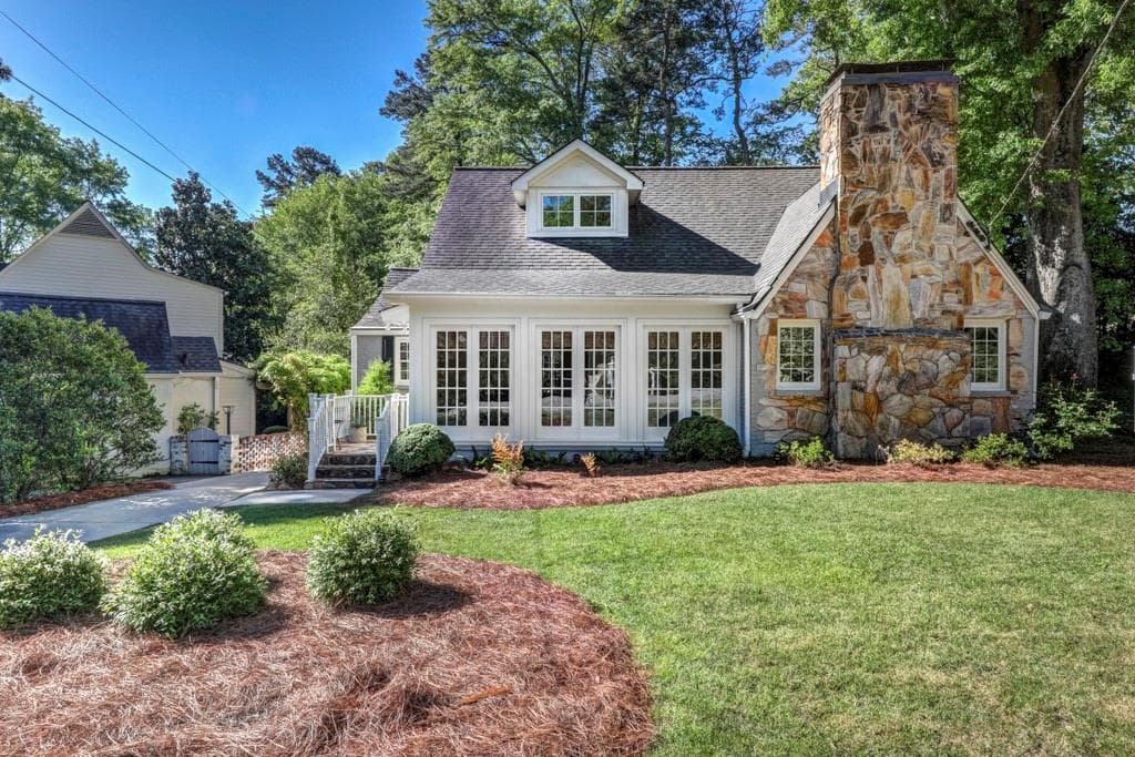 4 bedroom, 3 bathroom, 3,478 sq ft single family residence sold at 525 Brentwood Drive, Atlanta, GA 30305