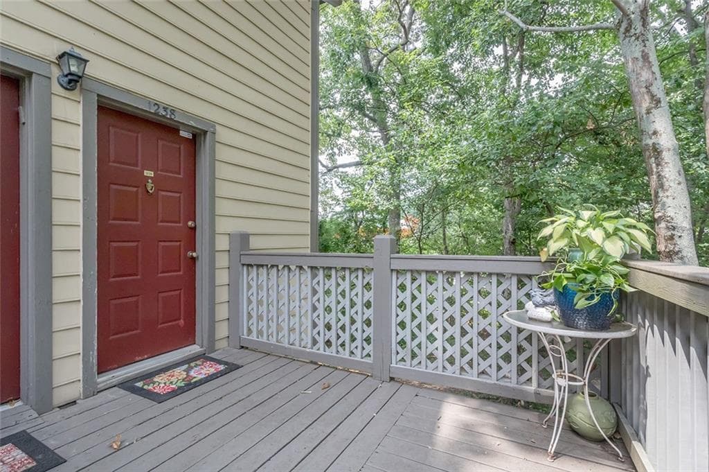 2 bedroom, 1 bathroom, 1,222 sq ft condominium sold at 1238 Weatherstone Drive, Atlanta, GA 30324