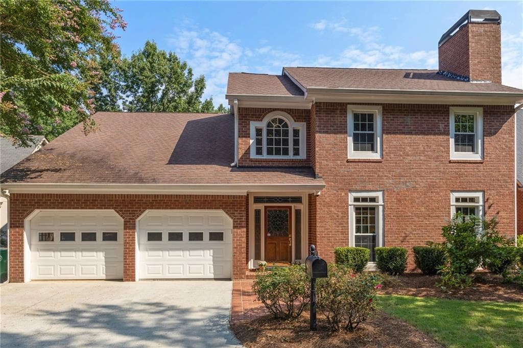 3 bedroom, 3 bathroom, 3,726 sq ft single family residence sold at 3927 Glencrest Court, Atlanta, GA 30319