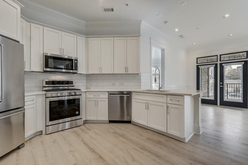 2 bedroom, 2 bathroom, 1,147 sq ft condominium sold at 625 Piedmont Avenue 1030, Atlanta, GA 30308