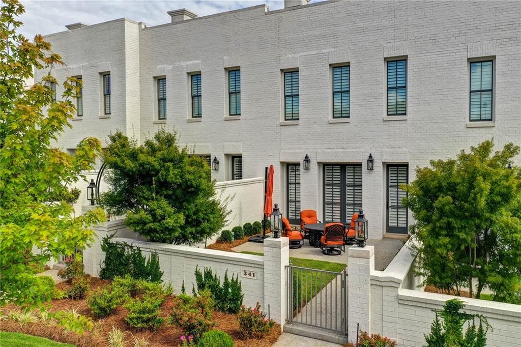 3 bedroom, 4 bathroom, 2,850 sq ft townhouse sold at 341 S Esplanade, Alpharetta, GA 30009