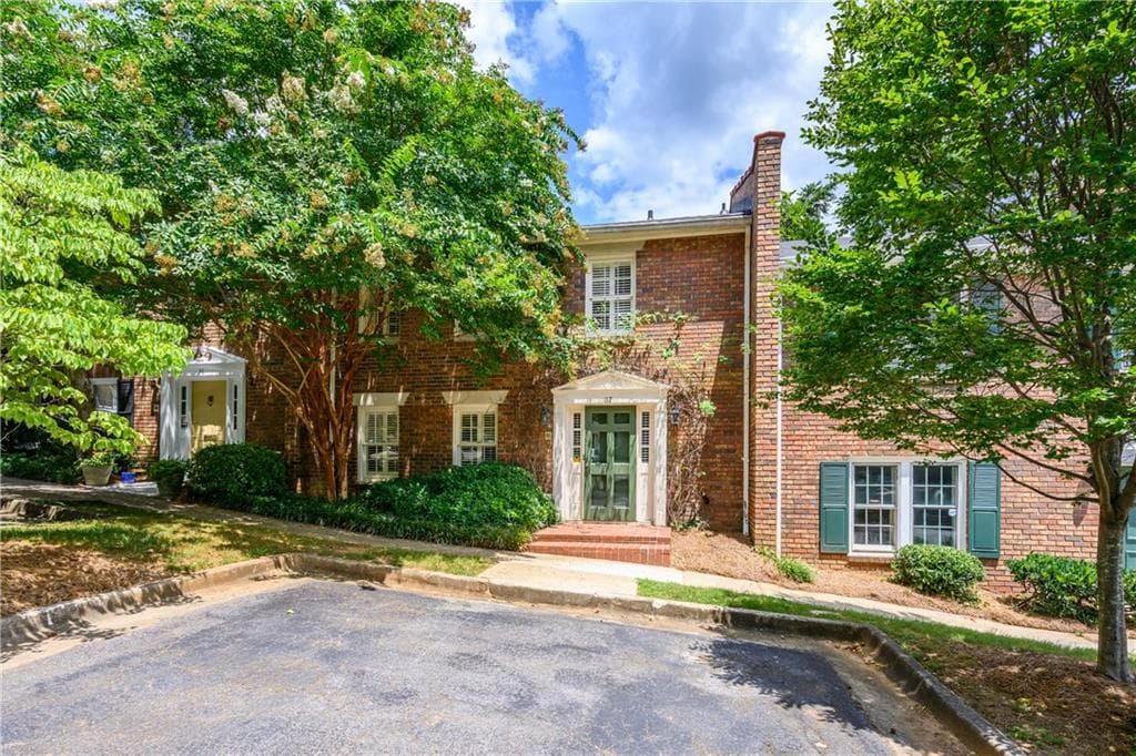 3 bedroom, 3 bathroom, 1,612 sq ft townhouse sold at 37 Old Ivy Square 37, Atlanta, GA 30342