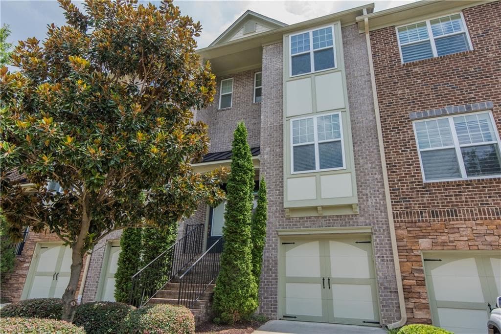 3 bedroom, 3 bathroom, 2,289 sq ft townhouse sold at 1986 Cobblestone Circle, Brookhaven, GA 30319