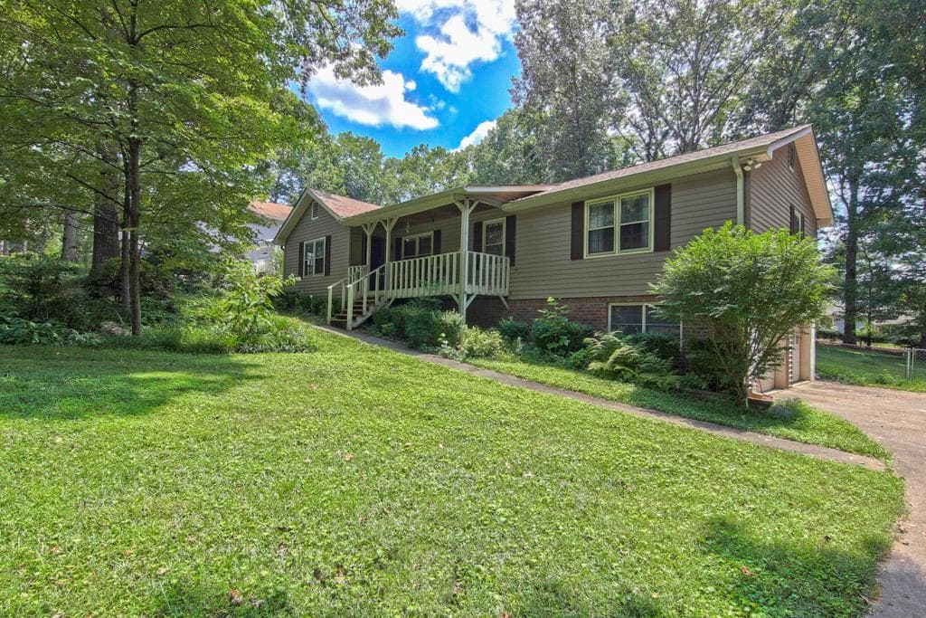 3 bedroom, 2 bathroom, 2,440 sq ft single family residence sold at 2733 Cochise Drive, Acworth, GA 30102