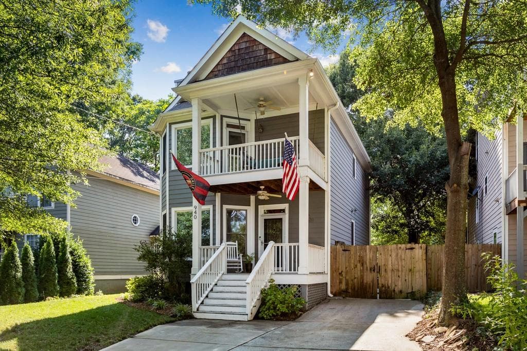 3 bedroom, 3 bathroom, 1,600 sq ft single family residence sold at 940 HERNDON Street, Atlanta, GA 30318