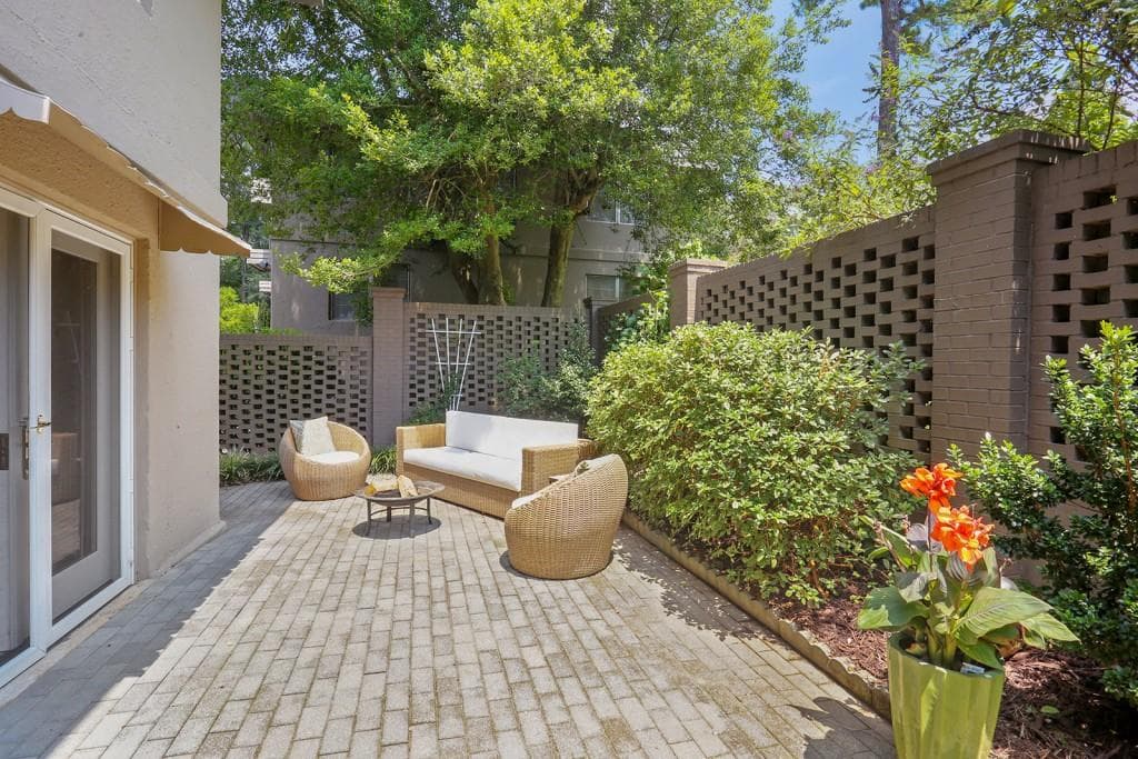 270 Lakemoore Drive D, Atlanta, GA 30342 — most recent listing photo
