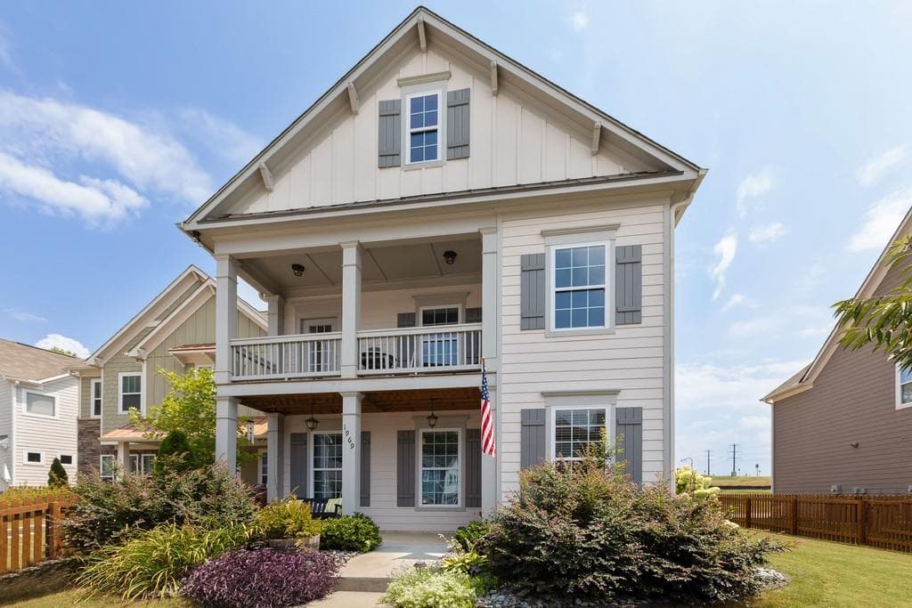 3 bedroom, 3 bathroom, 2,084 sq ft single family residence sold at 1969 Boyd Trace Lane, Atlanta, GA 30318