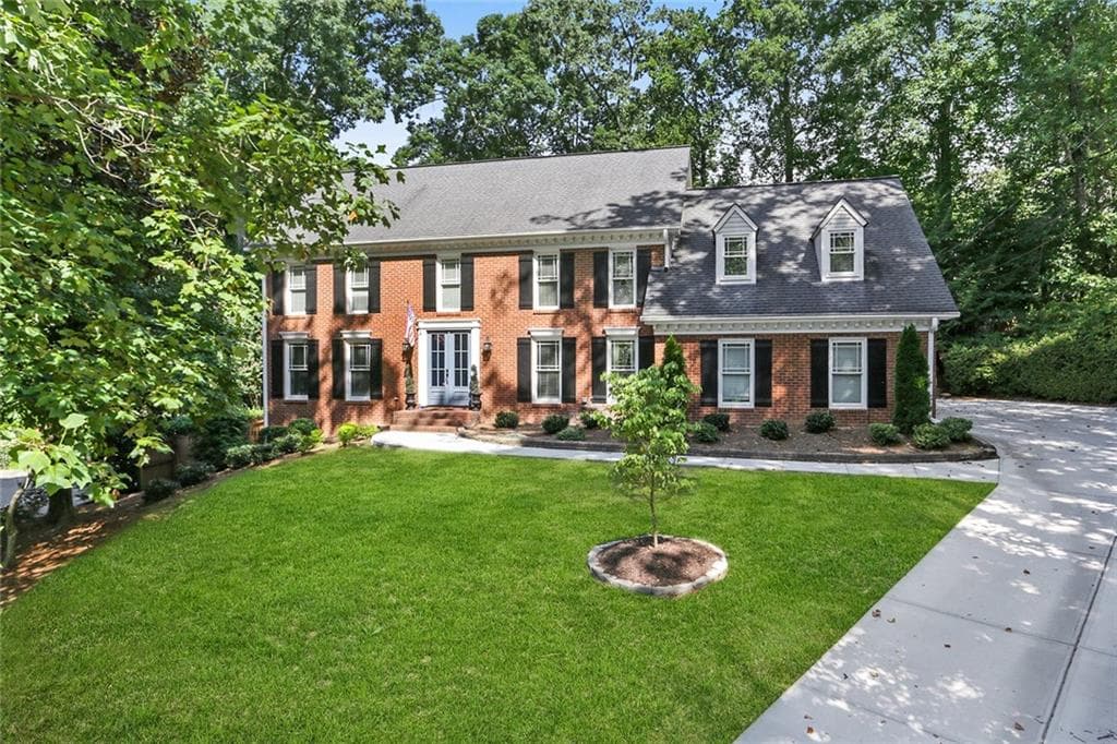 4 bedroom, 5 bathroom, 4,038 sq ft single family residence sold at 1580 Buckline Way, Dunwoody, GA 30338