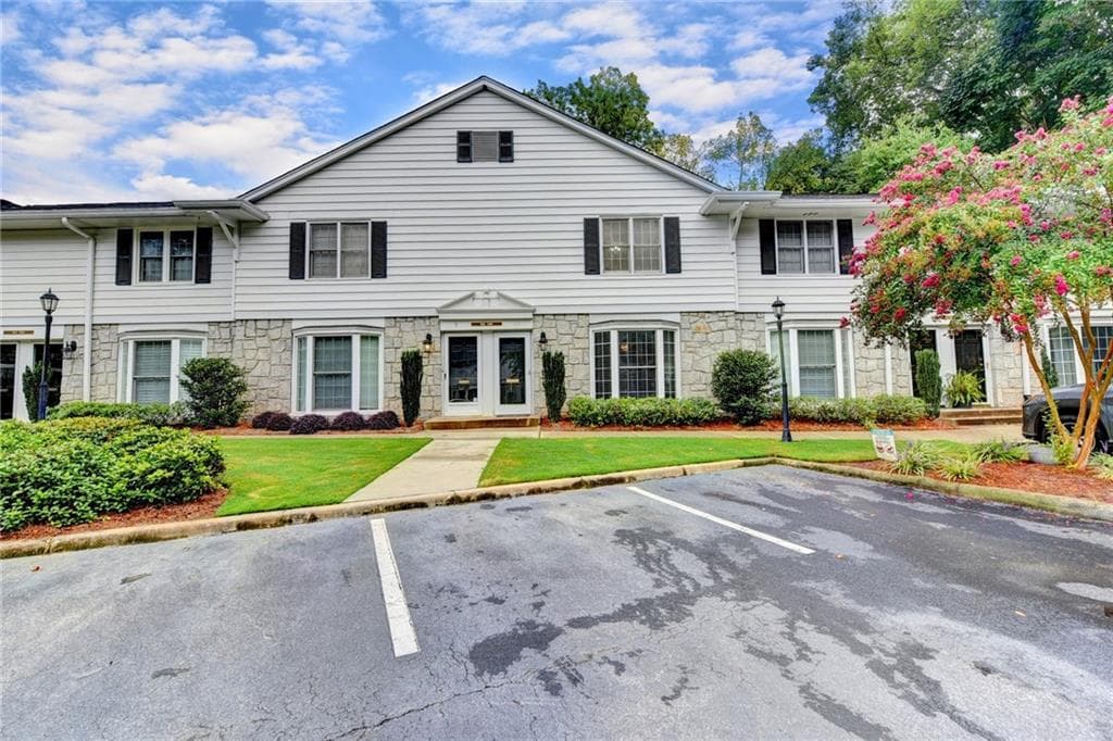 2 bedroom, 2 bathroom, 1,108 sq ft condominium sold at 136 Peachtree Memorial Drive NY10, Atlanta, GA 30309