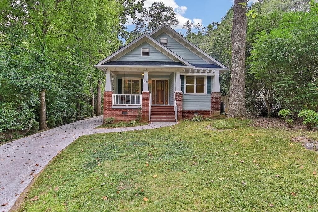 3 bedroom, 2 bathroom, 1,932 sq ft single family residence sold at 1253 GRACEWOOD Avenue, Atlanta, GA 30316
