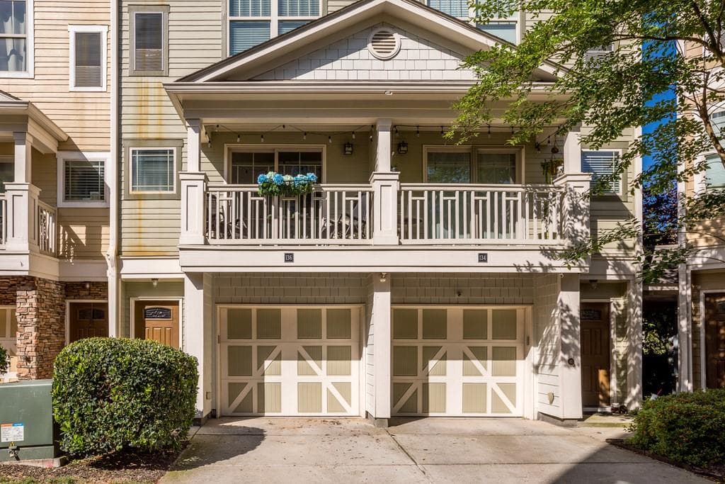 2 bedroom, 3 bathroom, 1,281 sq ft townhouse sold at 220 Semel Circle 136, Atlanta, GA 30309