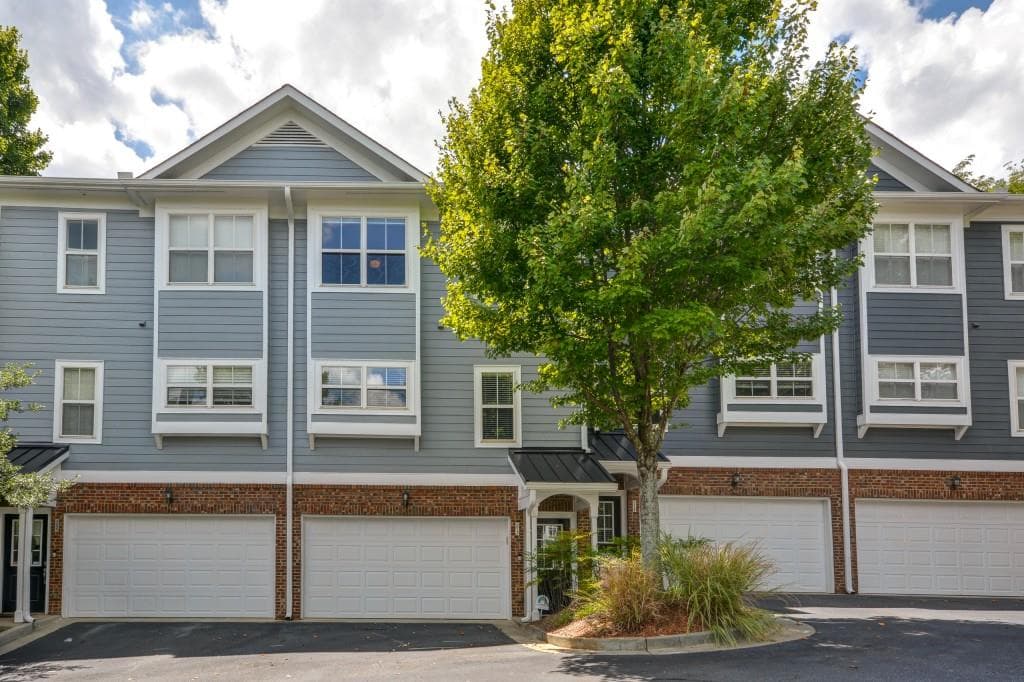 2 bedroom, 2 bathroom, 1,172 sq ft townhouse sold at 252 Carlyle Park Drive, Atlanta, GA 30307