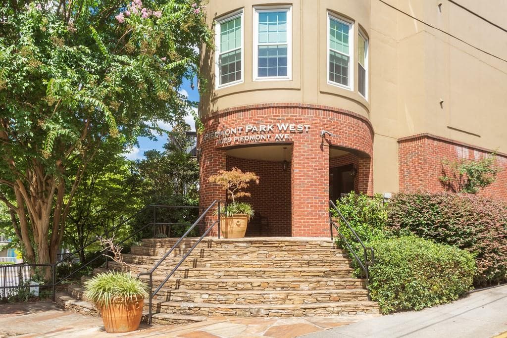 2 bedroom, 2 bathroom, 1,185 sq ft condominium sold at 1029 Piedmont Avenue 302, Atlanta, GA 30309