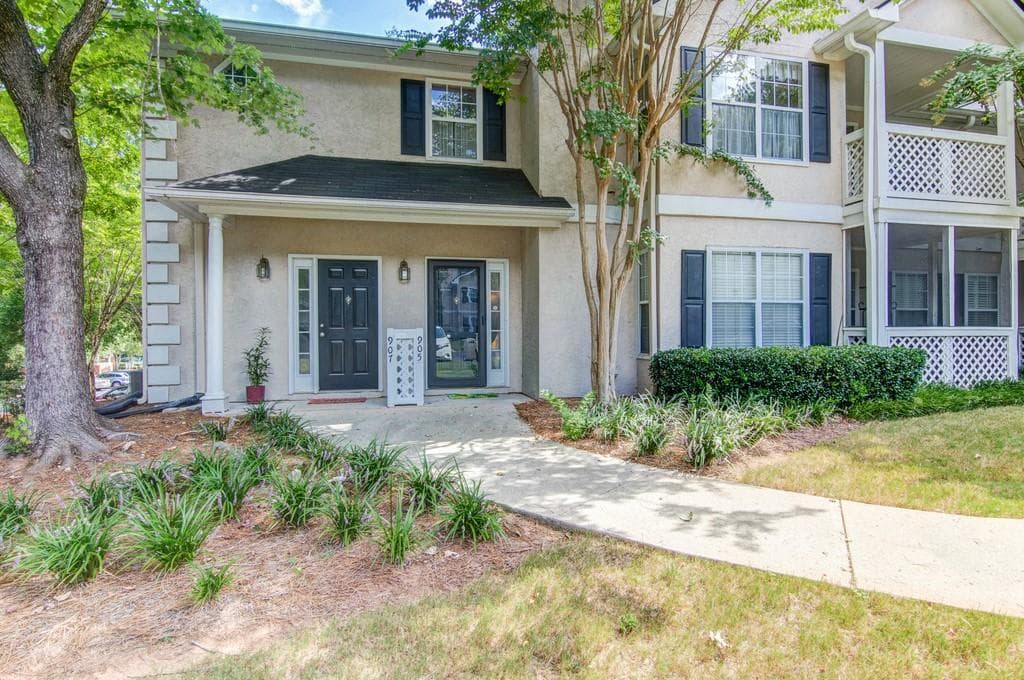2 bedroom, 2 bathroom, 1,302 sq ft condominium sold at 907 Peachtree Forest Terrace, Peachtree Corners, GA 30092