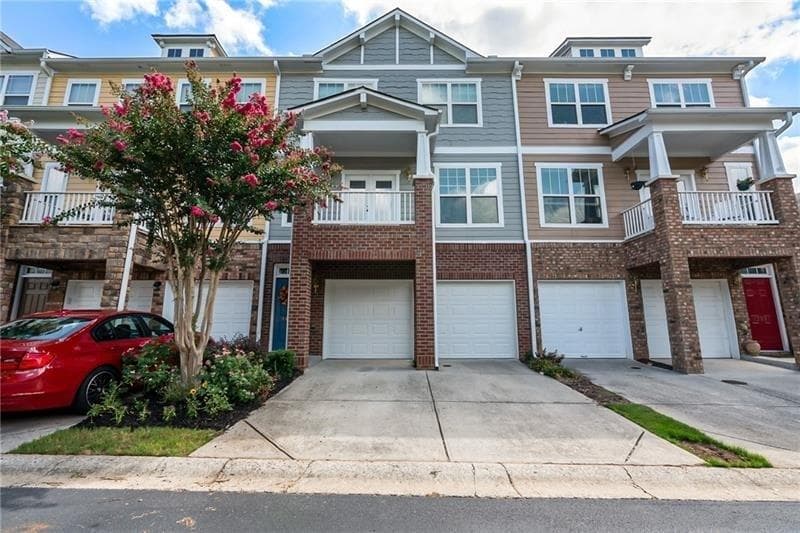 3 bedroom, 4 bathroom, 2,579 sq ft townhouse sold at 14001 Galleon Trail, Alpharetta, GA 30004