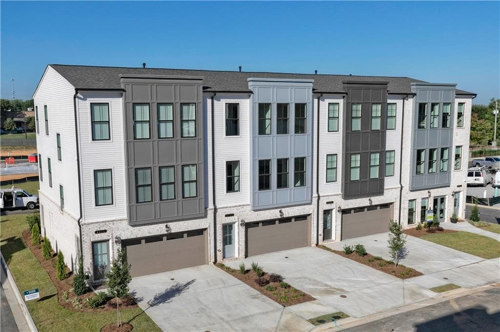 3 bedroom, 4 bathroom, 2,447 sq ft townhouse sold at 6146 Eves Way, Norcross, GA 30071