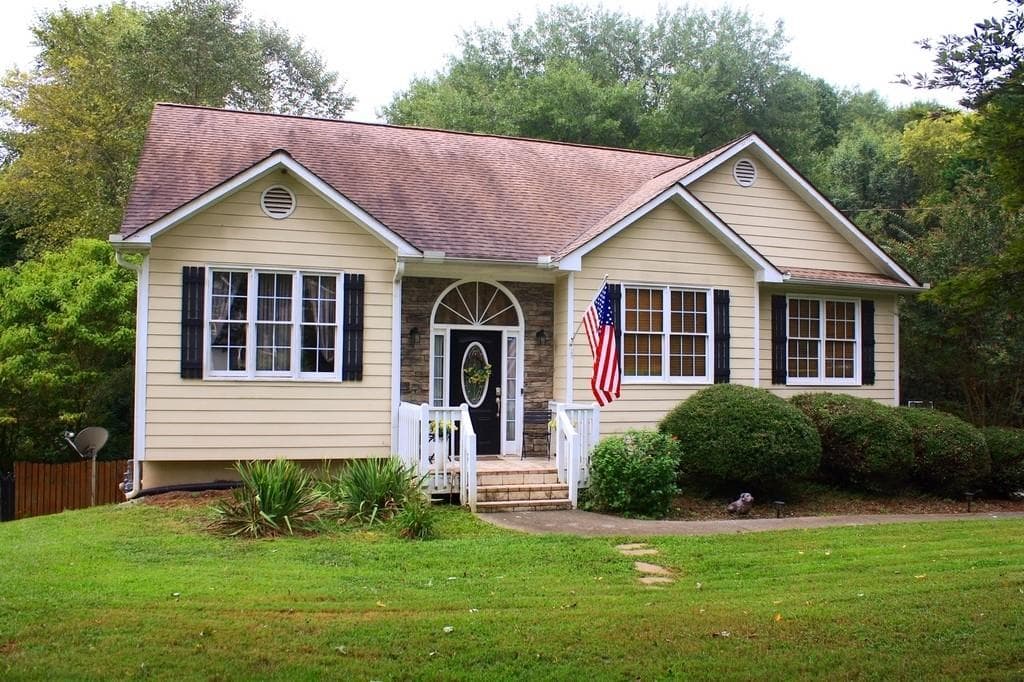 4 bedroom, 2 bathroom, 1,479 sq ft single family residence sold at 114 Thornwood Drive, Woodstock, GA 30188