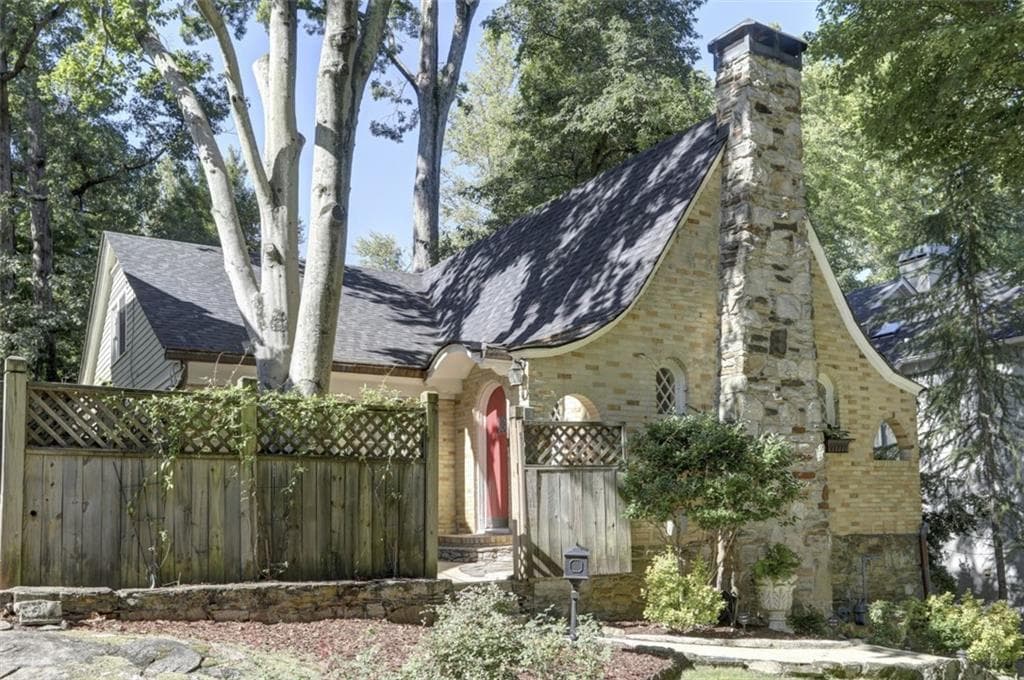 4 bedroom, 3 bathroom, 2,660 sq ft single family residence sold at 811 Brookridge Drive, Atlanta, GA 30306