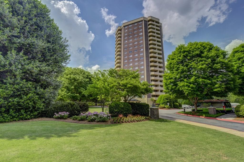 1 bedroom, 1 bathroom, 1,160 sq ft condominium sold at 1501 Clairmont Road 1315, Decatur, GA 30033
