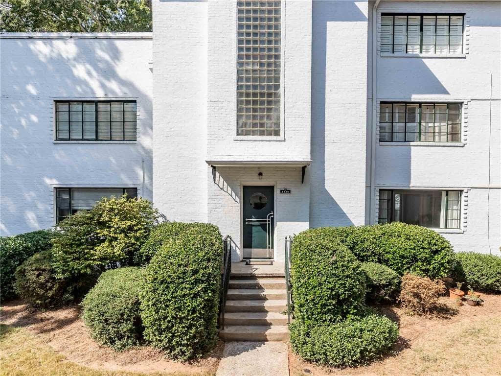 2 bedroom, 2 bathroom, 1,256 sq ft condominium sold at 1130 Briarcliff Road 2, Atlanta, GA 30306