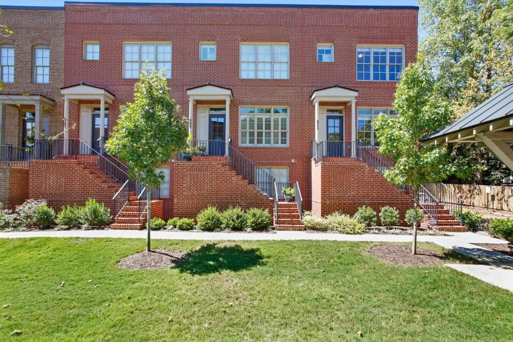 3 bedroom, 4 bathroom, 2,400 sq ft townhouse sold at 811 Virginia Park Circle, Atlanta, GA 30306