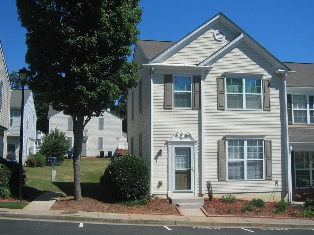 3 bedroom, 3 bathroom, 1,370 sq ft townhouse sold at 1330 KILMINGTON Court, Alpharetta, GA 30009