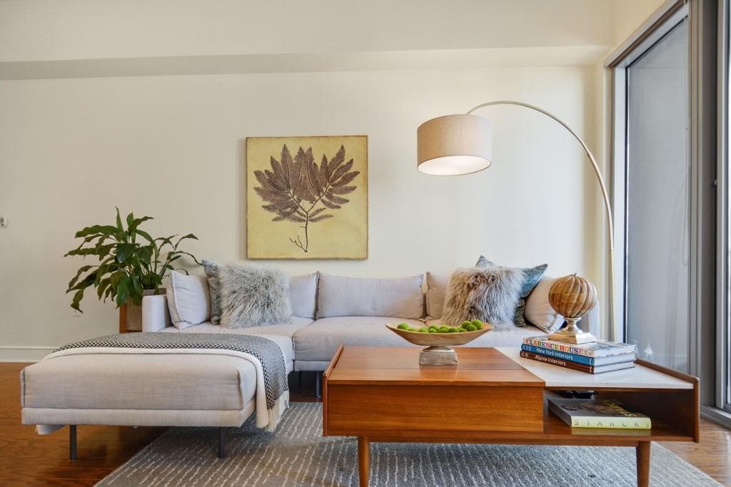 1 bedroom, 1 bathroom, 989 sq ft condominium sold at 222 12th Street 801, Atlanta, GA 30309