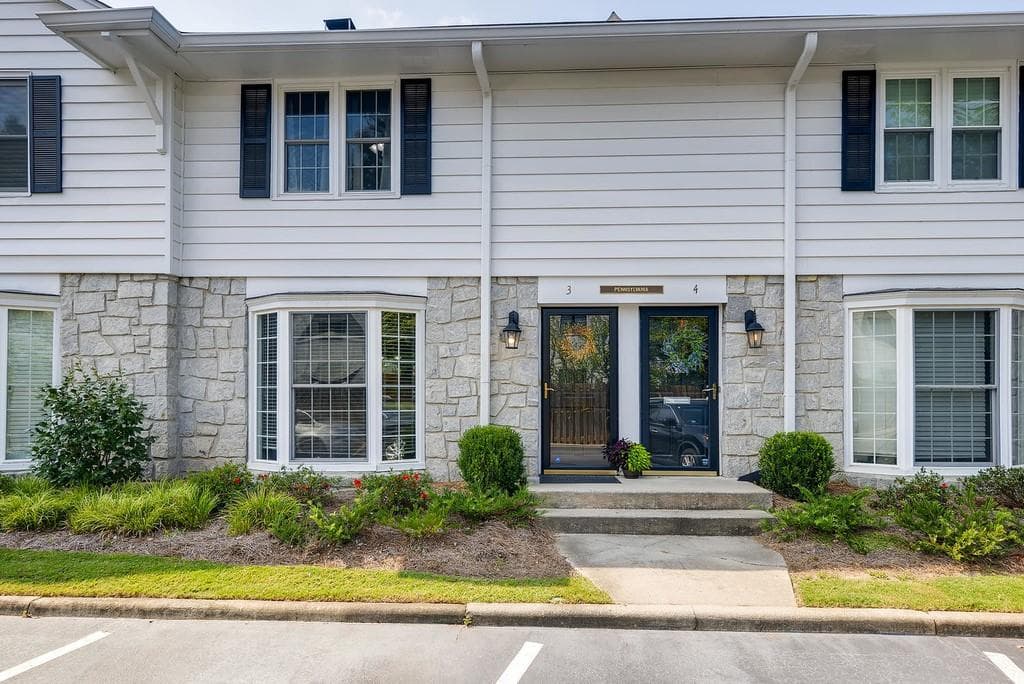 2 bedroom, 2 bathroom, 1,108 sq ft townhouse sold at 136 Peachtree Memorial Drive PA3, Atlanta, GA 30309
