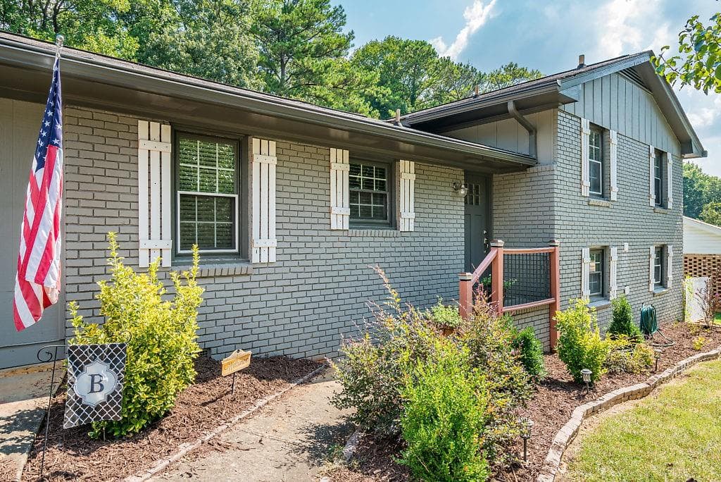 3 bedroom, 3 bathroom, 1,461 sq ft single family residence sold at 3008 Carrie Drive, Kennesaw, GA 30144