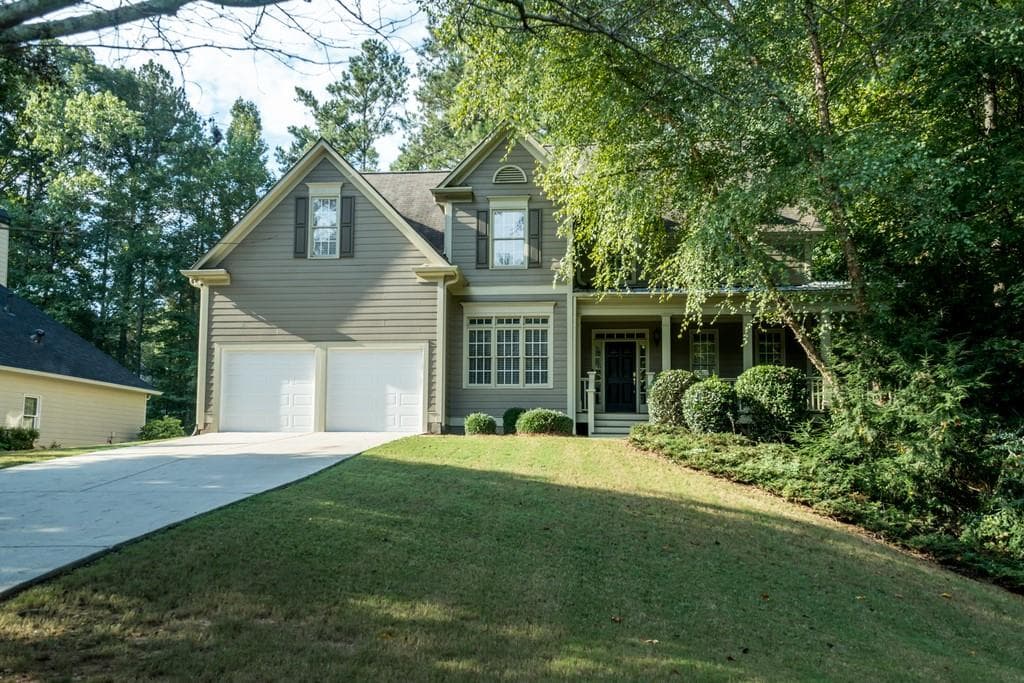 5 bedroom, 4 bathroom, 4,281 sq ft single family residence sold at 400 Longwood Lane, Alpharetta, GA 30004
