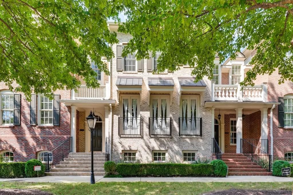 4 bedroom, 4 bathroom, 3,677 sq ft townhouse sold at 3585 Roxboro Road 7, Atlanta, GA 30326