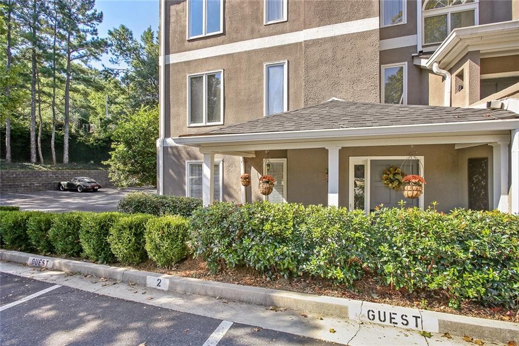3 bedroom, 2 bathroom, 1,550 sq ft condominium sold at 1 Normandy Court, Atlanta, GA 30324