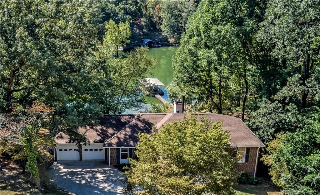 4 bedroom, 4 bathroom, 3,632 sq ft single family residence sold at 688 Harbor Cove, Gainesville, GA 30501