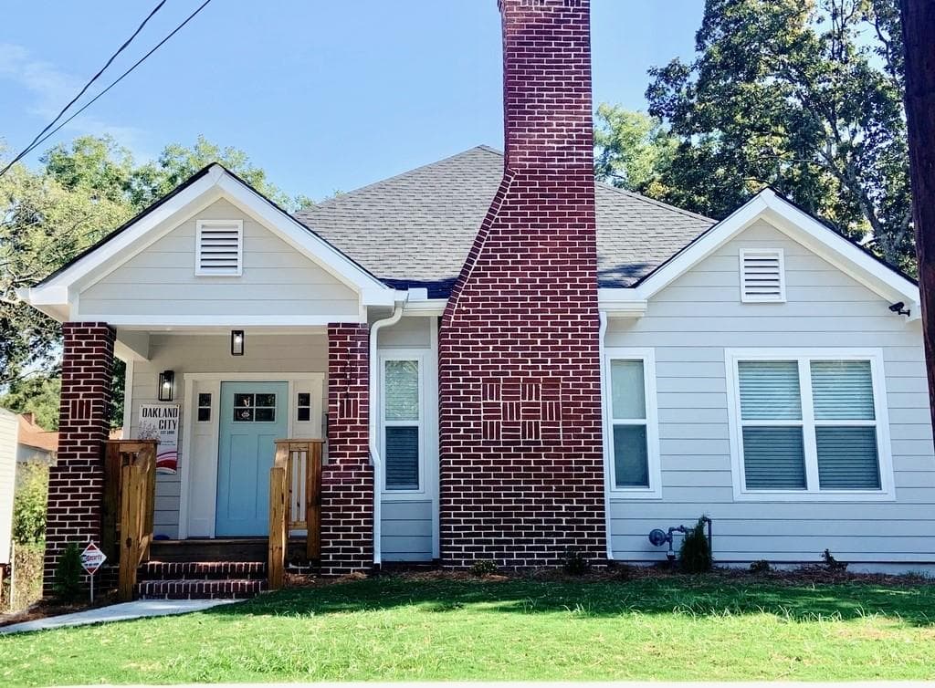 3 bedroom, 2 bathroom, 1,450 sq ft single family residence sold at 1071 WHITE OAK Avenue, Atlanta, GA 30310